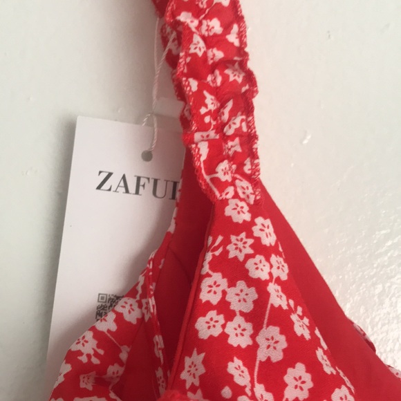 NWT. Cute flouncy red dress. - Picture 6 of 9